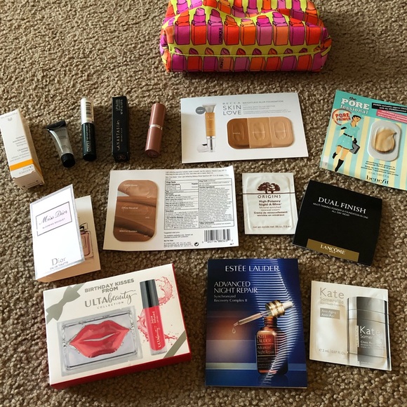 SOLD Assorted beauty sample bundle - Picture 3 of 4